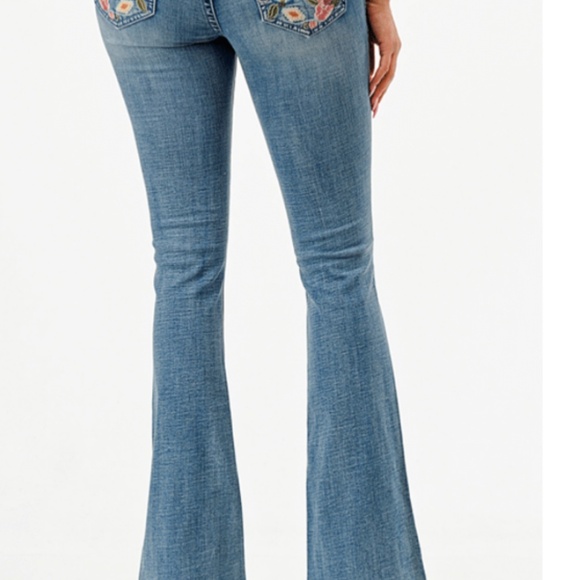 NWT Grace in LA denim mid rise flare with embellished flowers and slit at bottom - Picture 3 of 4